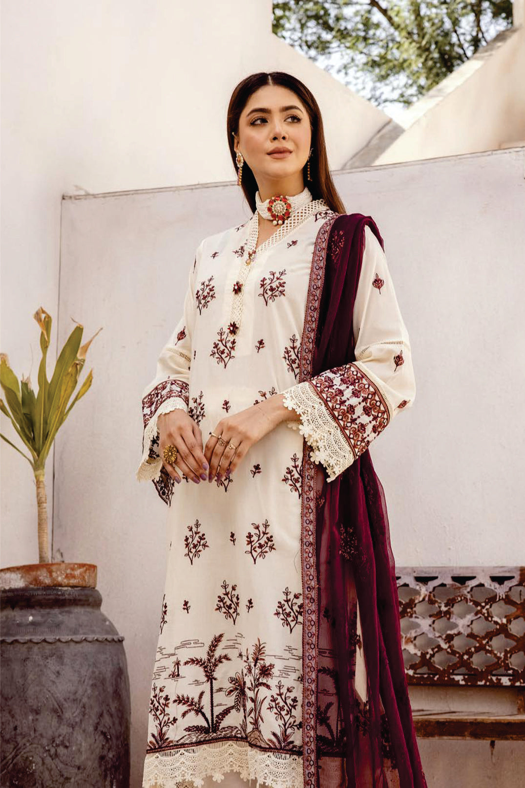 Ladies EMBROIDERED LAWN SUIT Mahees exclusives collection