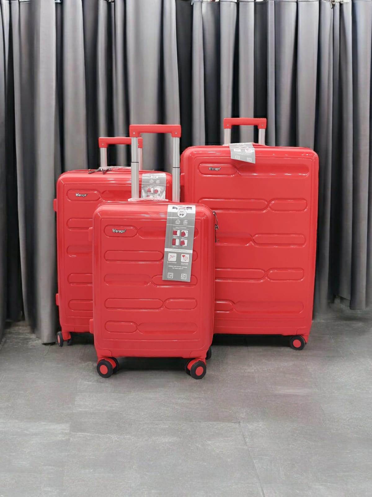 verage luggage bag 3 peice set with scratch-resistant PP material